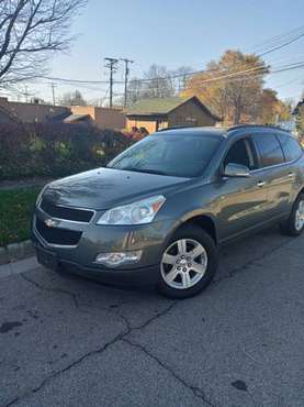 2011 chevy traverse lt - cars & trucks - by owner - vehicle... for sale in Mount Clemens, MI