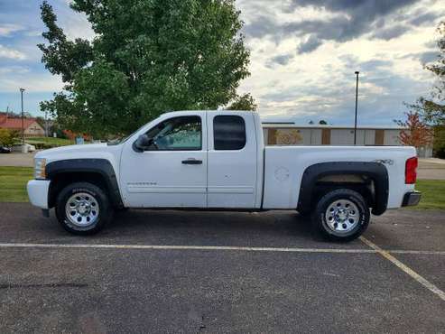 2011 chevy Silverado 4x4 ext cab 4 door for sale in Wooster, OH
