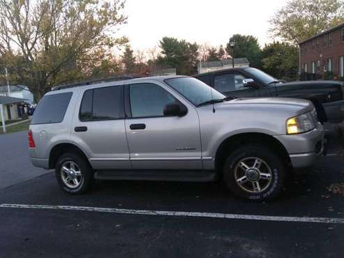 *2004 Ford Explorer XLT Sport SUV 4wd* - cars & trucks - by owner -... for sale in Christiansburg, VA