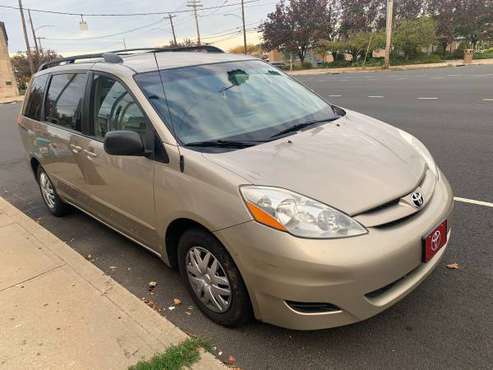 2007 Toyota Sienna LE - cars & trucks - by owner - vehicle... for sale in New Haven, CT