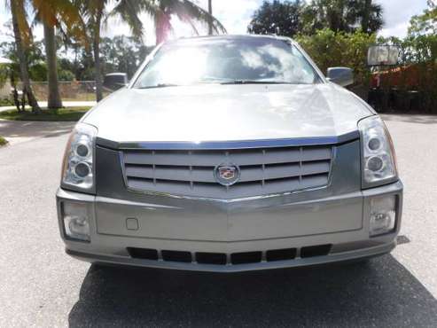 2006 CADILLAC SRX THIRD ROW LIKE NEW - - by dealer for sale in Naples, FL