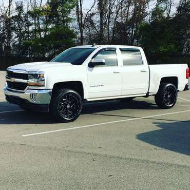 2016 Chevy Silverado 1500 Crew Cab 4x4! for sale in Leitchfield, KY