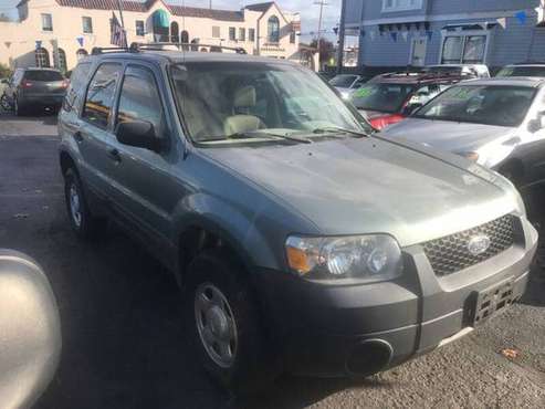 2006 FORD ESCAPE -- IN HOUSE FINANCING AVAILABLE !!! - cars & trucks... for sale in Everett, WA