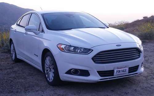 Ford Fusion Hybrid SE 2013 Luxury sedan Fuel economy - cars & for sale in Colton, CA