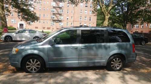 Chrysler Town & Country 2009 - cars & trucks - by owner - vehicle... for sale in Brooklyn, NY