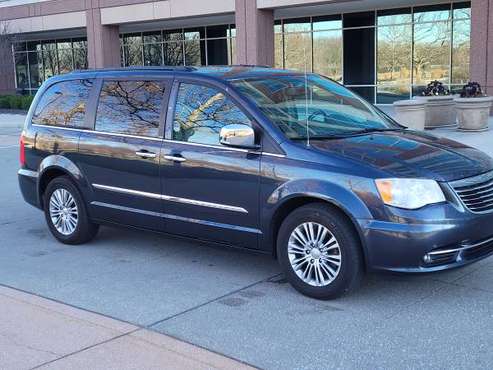 2013 Chrysler Town & Country..loaded..full power..leather.. - cars &... for sale in Indianapolis, IN