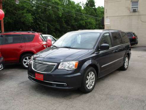 2014 Chrysler Town & Country - cars & trucks - by dealer - vehicle... for sale in Columbus, OH