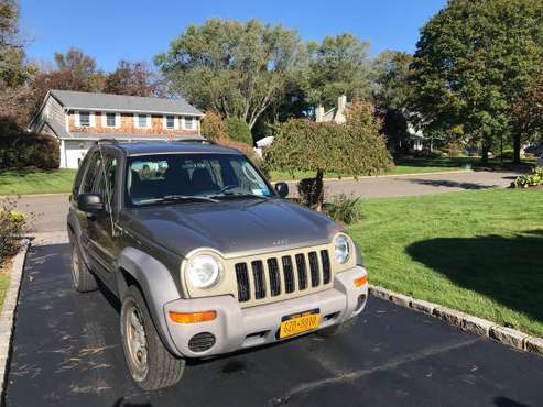 Jeep Liberty 2004 Sport - cars & trucks - by owner - vehicle... for sale in Greenlawn, NY