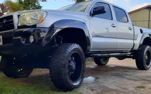 Cherry 06 lifted Toyota Tacoma for sale in Lawai, HI