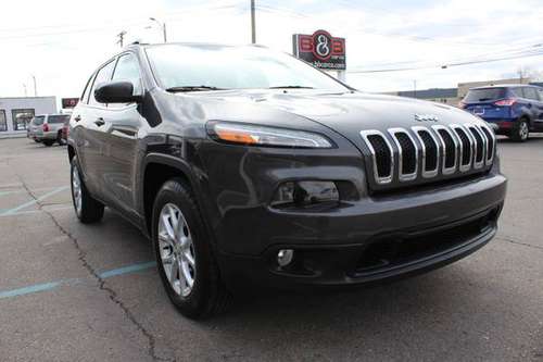 2016 Jeep Cherokee Latitude 4x4 LIKE NEW - - by for sale in Clinton Township, MI