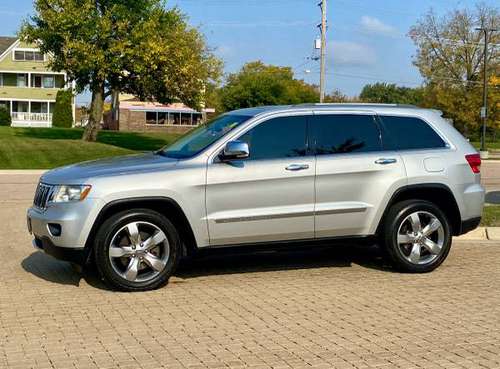 2011 Jeep Grand Cherokee 5.7L Limited 4WD - cars & trucks - by... for sale in Aurora, IL
