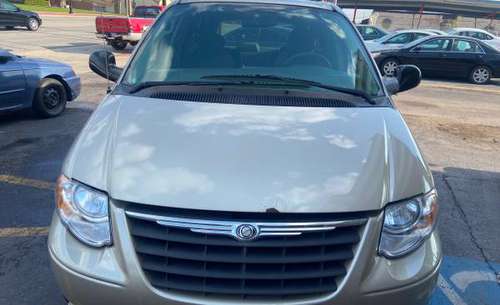 2006 Chrysler town and country for sale in Oak Forest, IL