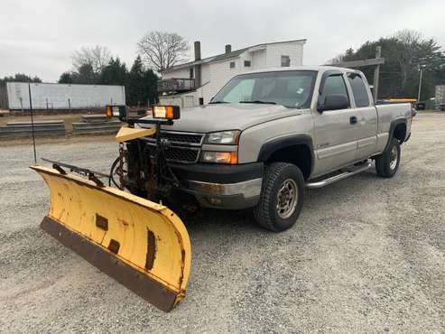 2005 CHEVY SILVERADO 2500HD 4x4 WITH FISHER MINUTE MOUNT PLOW - cars... for sale in Salisbury, MA