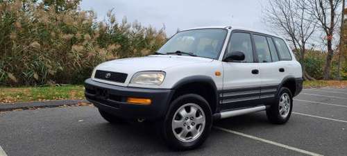 ///1997 Toyota Rav4 AWD Automatic// - cars & trucks - by dealer -... for sale in East Hartford, CT