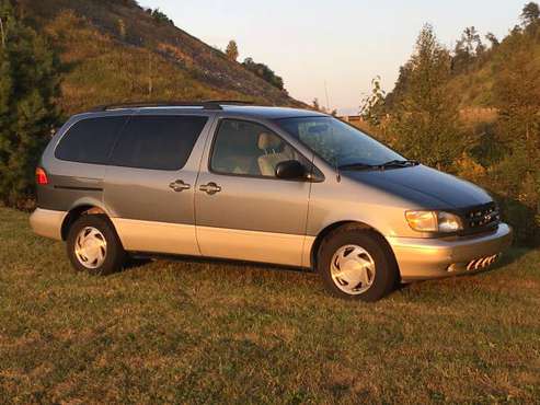 2000 Toyota Sienna XLE van for sale in Boone, NC