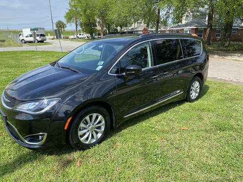 2017 Chrysler Pacifica for sale in Metairie, LA