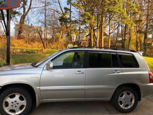 Toyota Highlander AWD, Limited Trim - cars & trucks - by owner -... for sale in Akron, OH