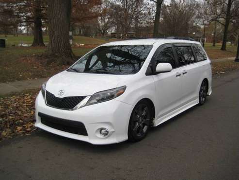 ~~~ 2015 Toyota Sienna SE fwd ((very clean)) - cars & trucks - by... for sale in Columbus, OH