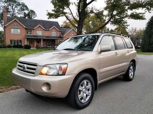 2005 Toyota Highlander SUV excellent condition loaded Gas saver for sale in Wilmette, IL