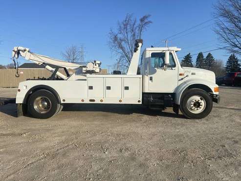 1997 International 4700 Medium Duty 16 ton Tow Truck for sale in Racine, WI
