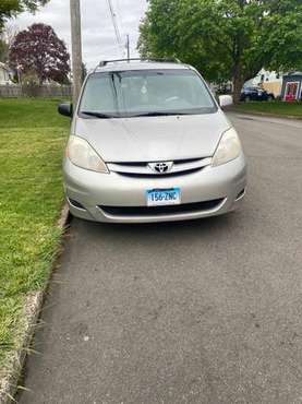 2007 Le sienna minivan for sale in West Haven, CT