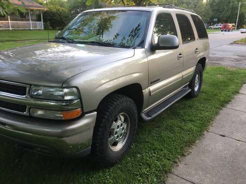 Clean 2000 tahoe for sale in Kouts, IL