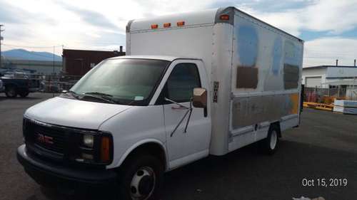 2000 GMC Box Truck w/ lift for sale in Medford, OR