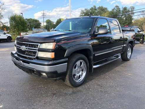 Nice! 2006 Chevy Silverado 1500! 4x4! Crew Cab! Loaded! for sale in Ortonville, OH