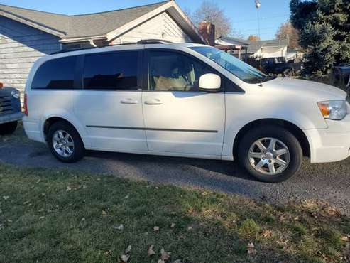 2009 Town and Country - cars & trucks - by owner - vehicle... for sale in Uniontown, ID