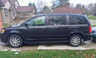 2015 Chrysler Town & Country - cars & trucks - by owner - vehicle... for sale in Rochester Hills, MI