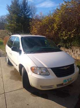2007 Chrysler Town and Country Minivan - cars & trucks - by owner -... for sale in Cincinnati, OH