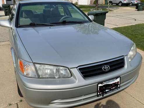 Toyota Camry 2001 (4 cylinders) SUPER CLEAN - - by for sale in Vernon Hills, IL