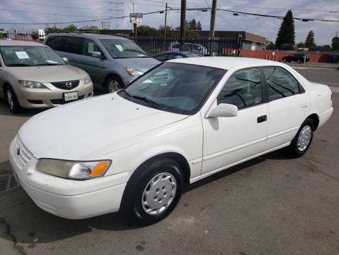 Clean title 1999 Toyota Camry LE Sedan 4D FWD 4-Cyl, 2.2 Liter -... for sale in Sacramento , CA
