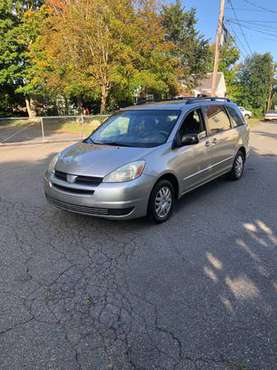 2005 Toyota Sienna LE Super clean - cars & trucks - by owner -... for sale in Stoughton, MA