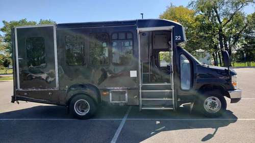 2009 Ford E Series 8 Passenger w/ Wheel Chair Lift for sale in Grove City, OH