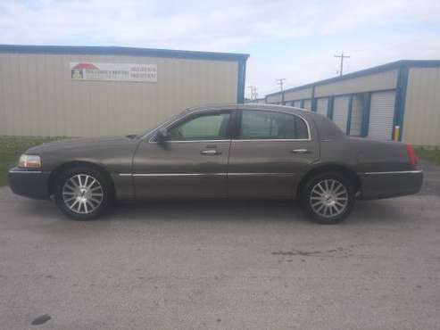 2004 Lincoln Towncar Limited 59K Miles - cars & trucks - by owner -... for sale in Clewiston, FL