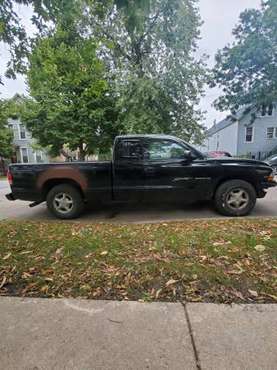 Selling my 2000 dodge dakota for sale in Chicago, IL