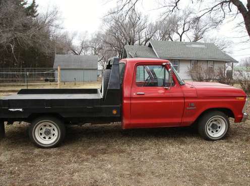 73 ford f100 flatbed pickup for sale in Madison, KS