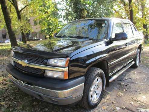 2005 Chevrolet Avalanche 1500 LS 4-Door 4WD Crew Cab SB for sale in Paterson, NY