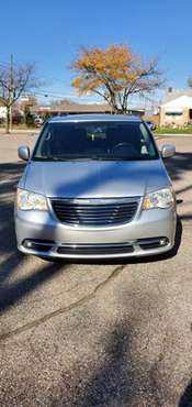 2012 chrysler town and country - cars & trucks - by owner - vehicle... for sale in Warren, MI