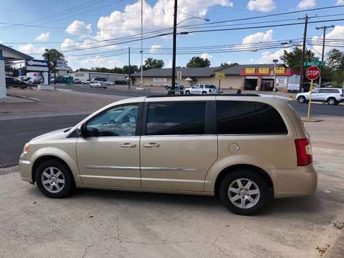 2011 CHRYSLER TOWN & COUNTRY TOURING L for sale in Killeen, TX