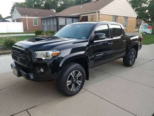 2018 Toyota Tacoma TRD Sport 4 Door Crew Cab for sale in milwaukee, WI