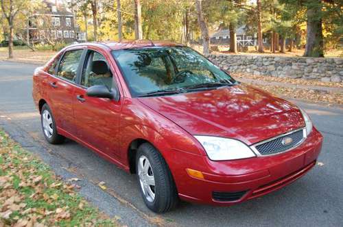 2005 Ford Focus ZX4 - cars & trucks - by dealer - vehicle automotive... for sale in Schenectady, NY