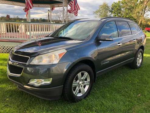 2009 CHEVROLET TRAVERSE LT..THIRD ROW..FINANCING OPTIONS AVAILABLE! for sale in Holly, MI