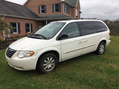 2006 Chrysler Town & Country for sale in New Alexandria, PA
