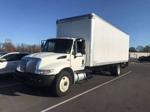 2012 international 4300 with sleeper 26ft box truck - cars & trucks... for sale in Louisville, KY