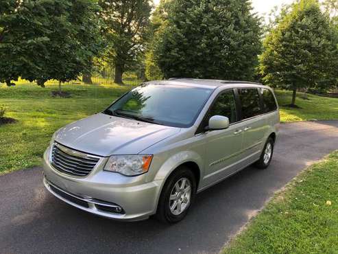2012 Chrysler Town and Country Fully Loaded Leather-DVD-3RD ROW 7-Pass for sale in Brooklyn, NY