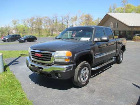 2005 GMC Sierra 2500HD 6 0 V8-4x4-Crew Cab-Runs Excellent - cars & for sale in Racine, WI