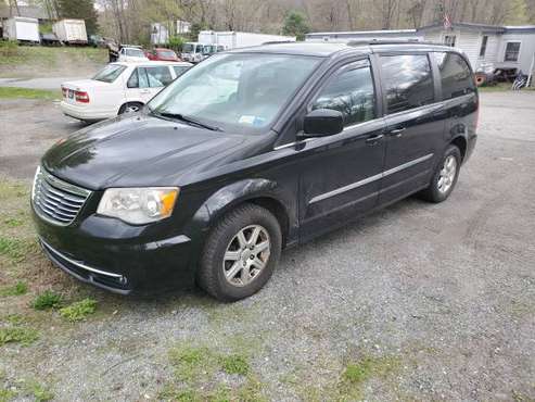 2011 CHRYSLER TOWN & COUNTRY - - by dealer - vehicle for sale in Cold Spring, NY