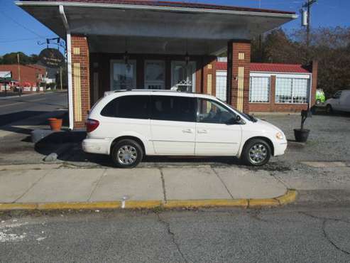 2007 Chrysler Town & Country Limited - cars & trucks - by dealer -... for sale in Denton, NC